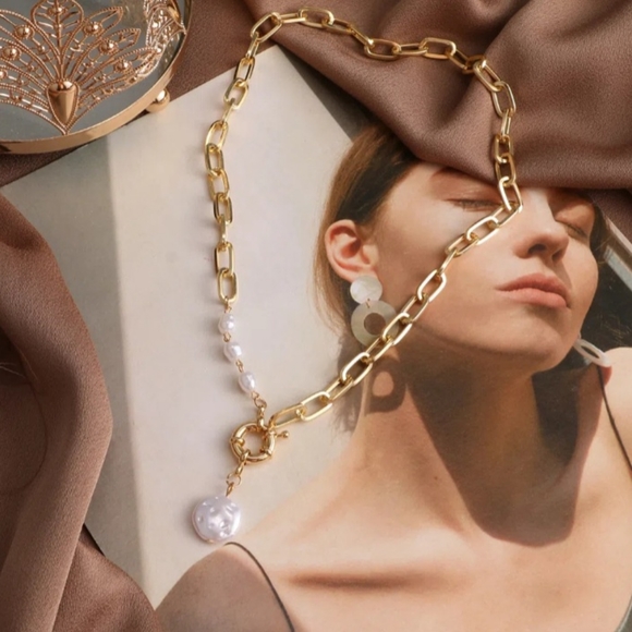 Pearl Necklace - Picture 3 of 8